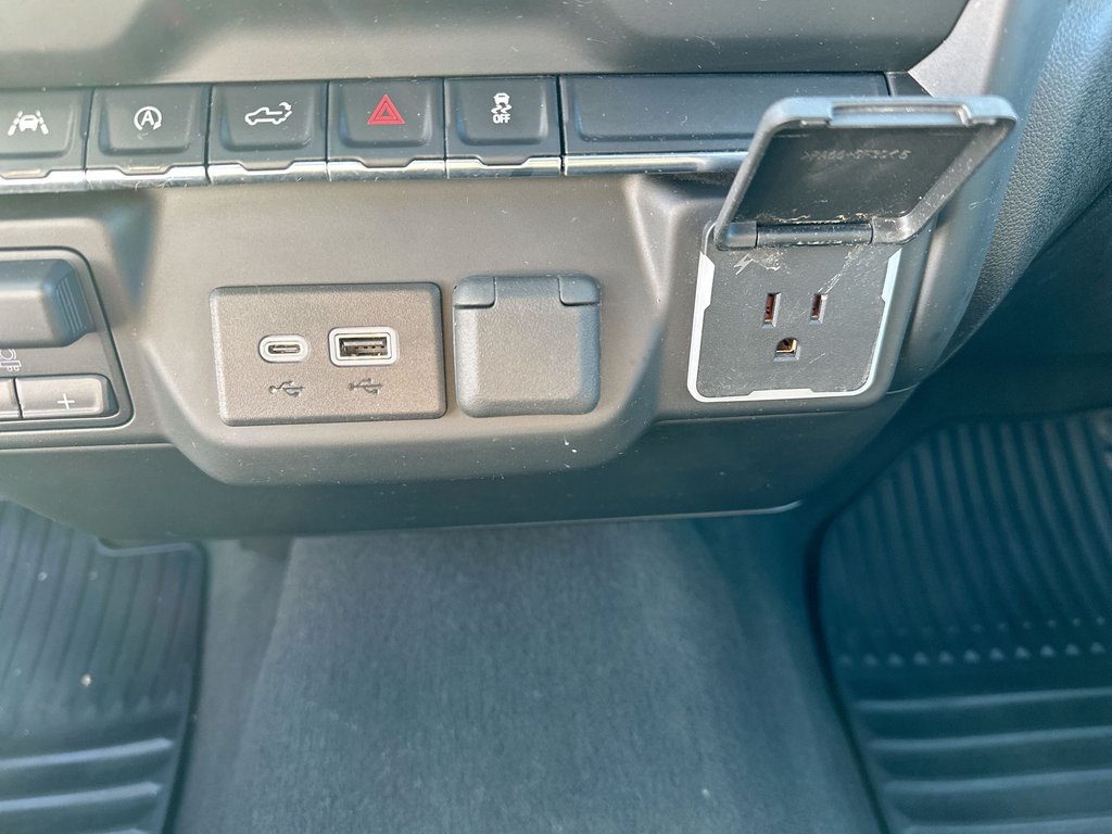 2024 Chevrolet Silverado 1500 Custom | Cam | RmtStrt | Bluetooth | Keyless | USB in Saint John, New Brunswick - 45 - w1024h768px