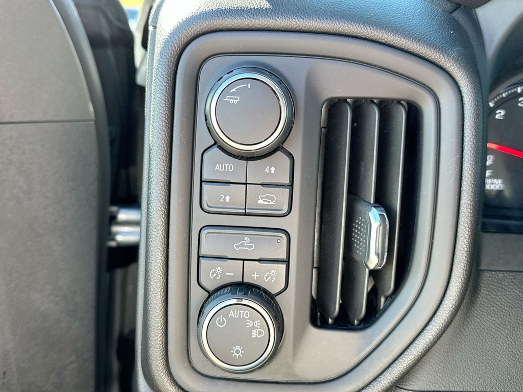 2024 Chevrolet Silverado 1500 Custom | Cam | RmtStrt | Bluetooth | Keyless | USB in Saint John, New Brunswick - 31 - w1024h768px