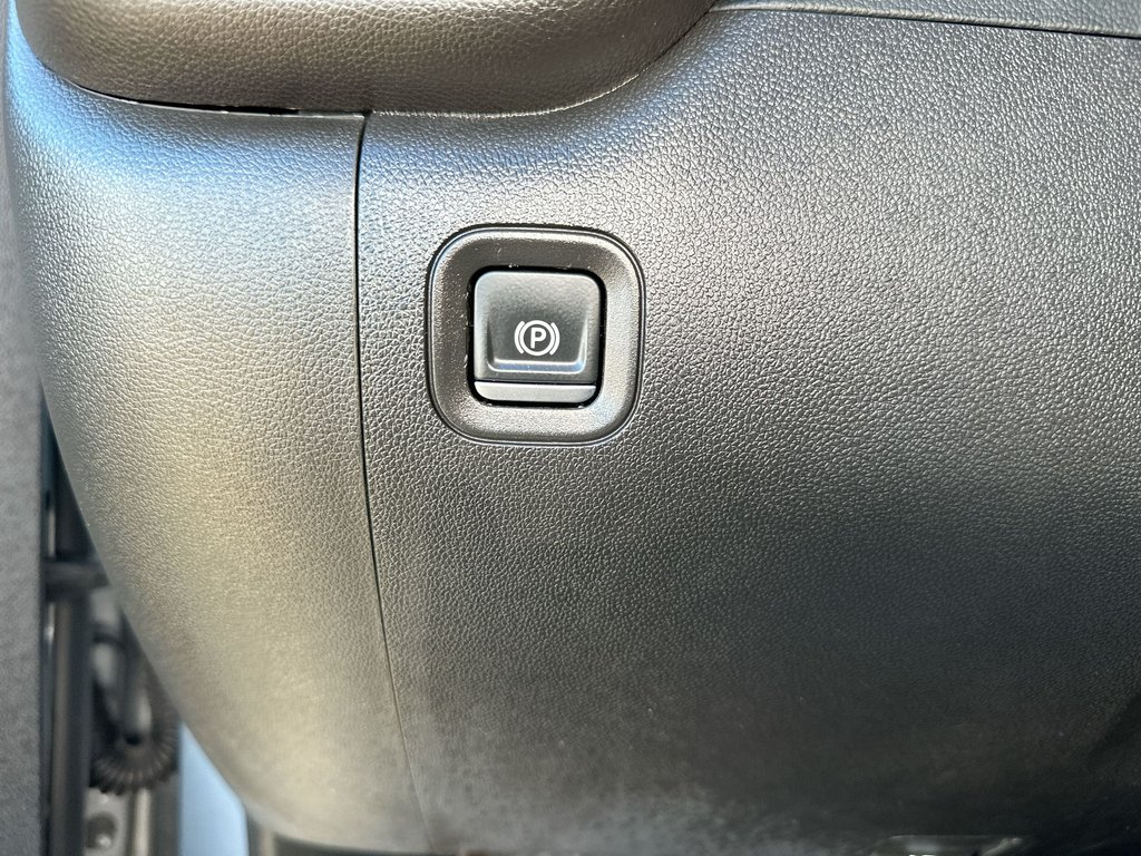 2024 Chevrolet Silverado 1500 Custom | Cam | RmtStrt | Bluetooth | Keyless | USB in Saint John, New Brunswick - 30 - w1024h768px