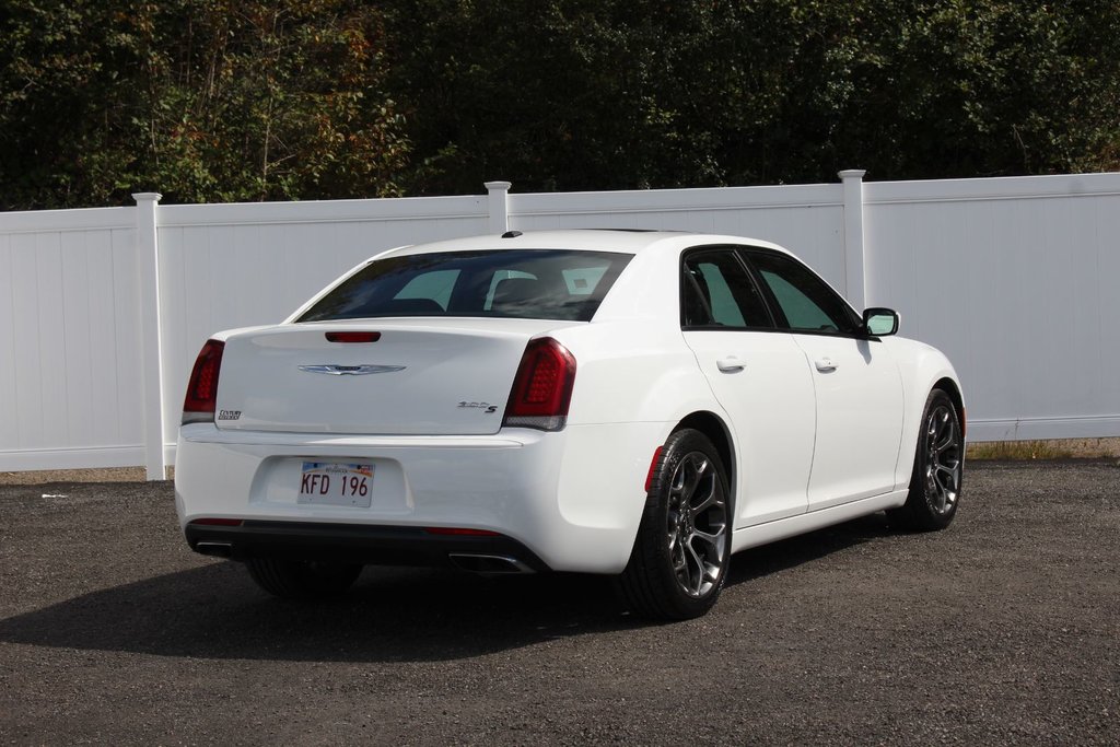 2016 Chrysler 300 in Antigonish, Nova Scotia - 7 - w1024h768px