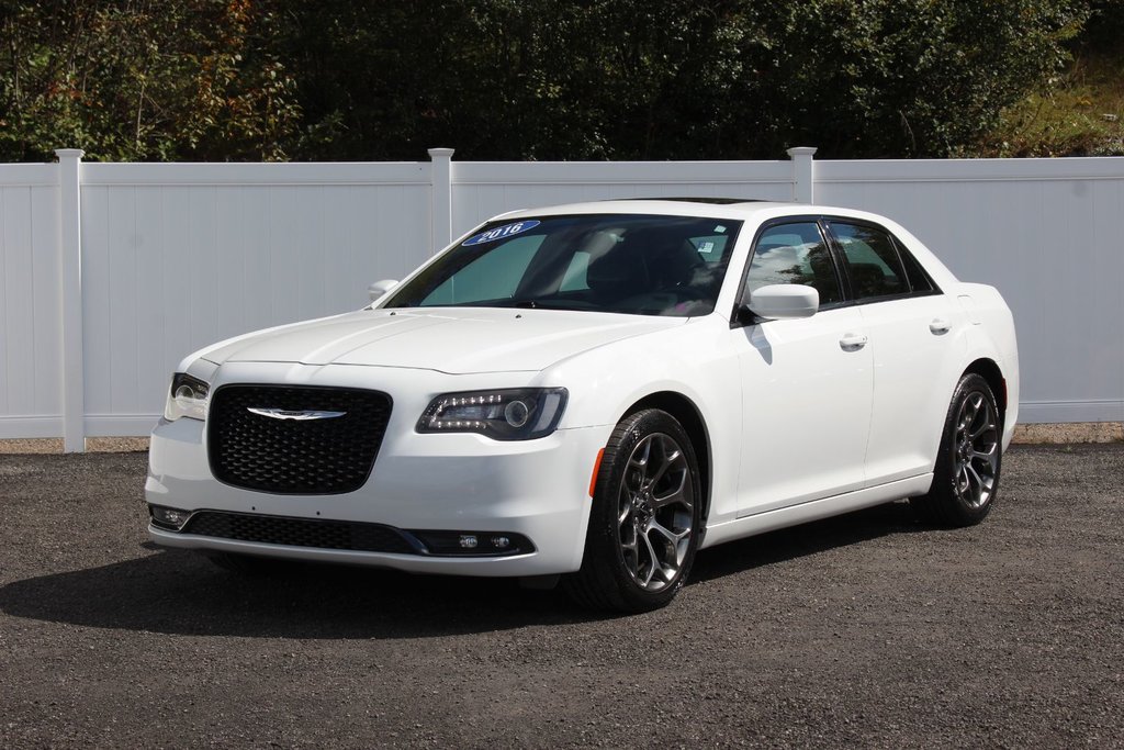 2016 Chrysler 300 in Antigonish, Nova Scotia - 3 - w1024h768px