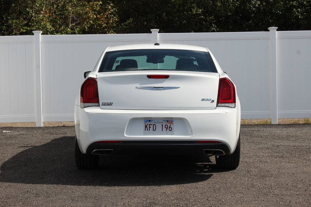 2016 Chrysler 300 in Antigonish, Nova Scotia - 6 - w1024h768px