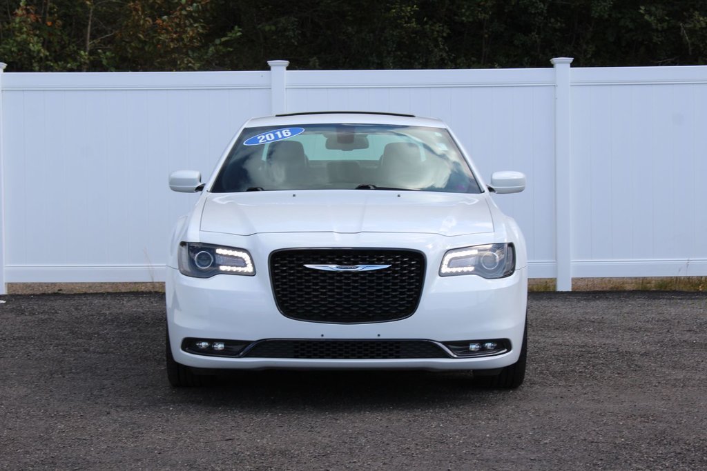 2016 Chrysler 300 in Antigonish, Nova Scotia - 2 - w1024h768px