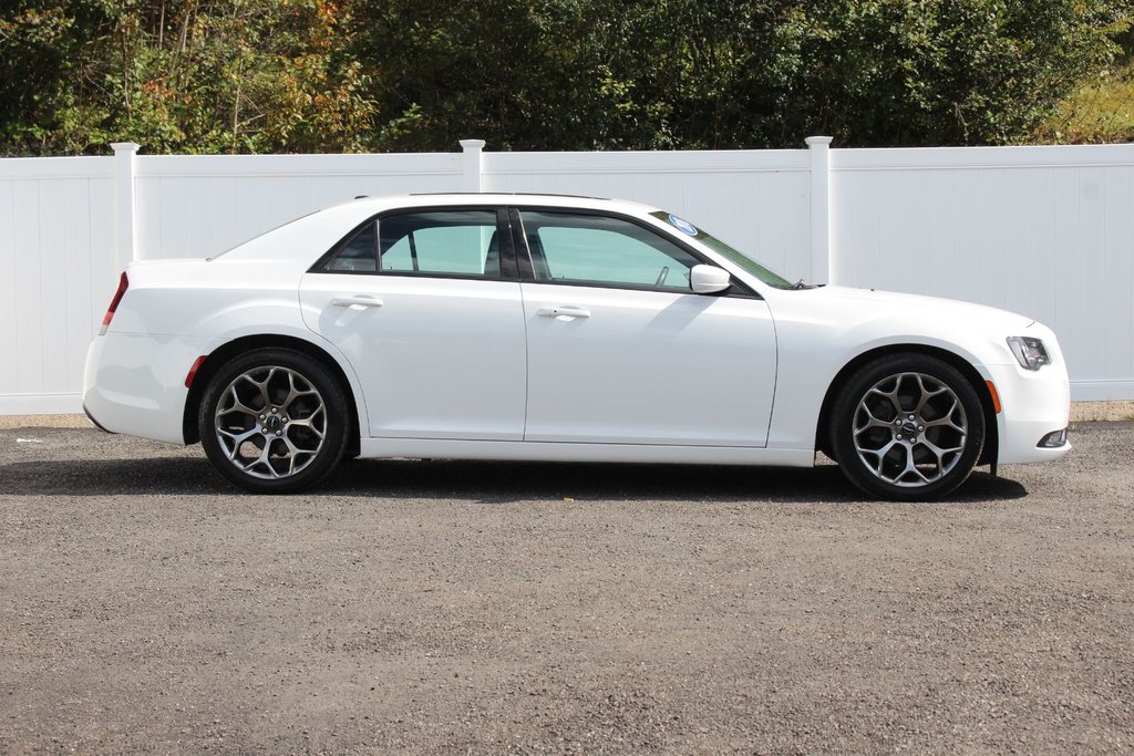 2016 Chrysler 300 in Antigonish, Nova Scotia - 8 - w1024h768px