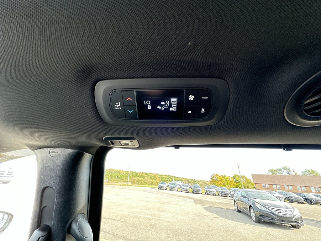 2022 Chrysler Pacifica in Antigonish, Nova Scotia - 50 - w1024h768px