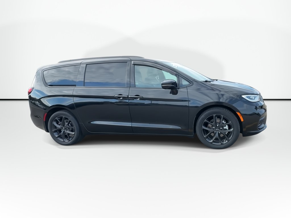 2022 Chrysler Pacifica in Antigonish, Nova Scotia - 2 - w1024h768px