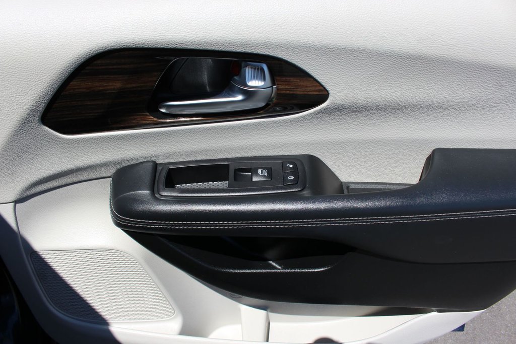2023 Chrysler Pacifica in Antigonish, Nova Scotia - 50 - w1024h768px
