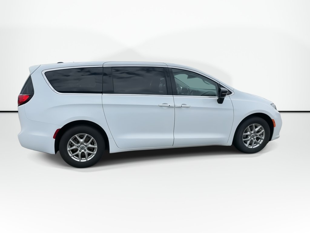 2024 Chrysler Pacifica in Antigonish, Nova Scotia - 3 - w1024h768px
