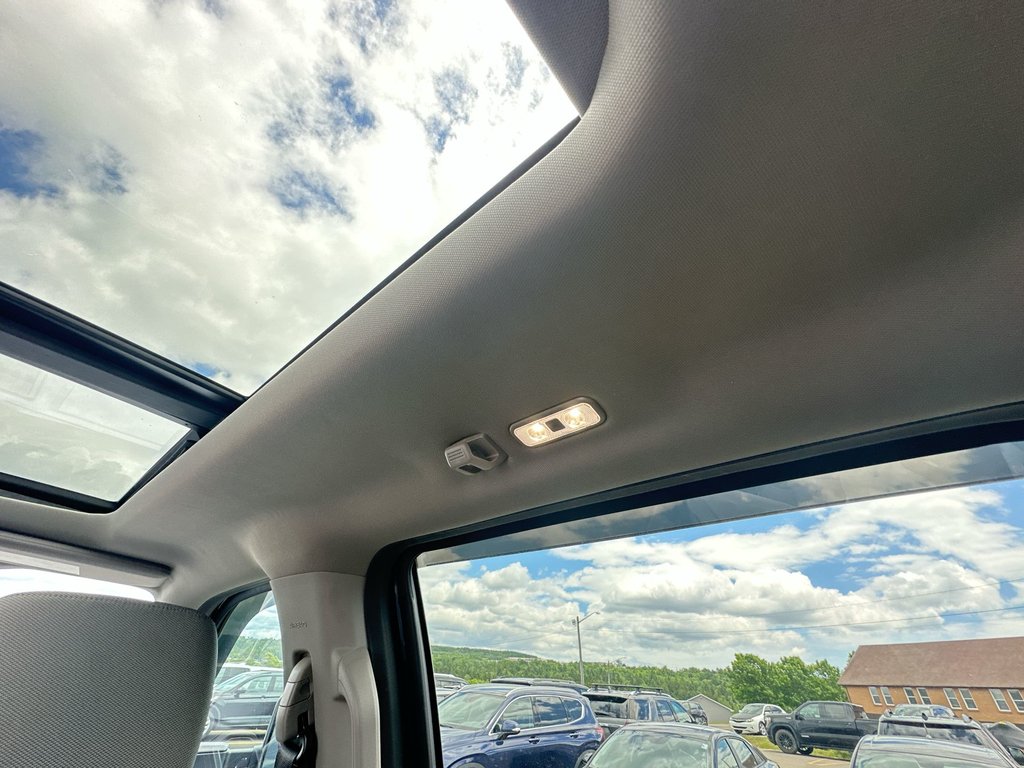 2022 Ford Super Duty F-250 SRW XLT | GAS  Roof | Cam | Bluetooth | Htd Sts | Aux in Saint John, New Brunswick - 50 - w1024h768px