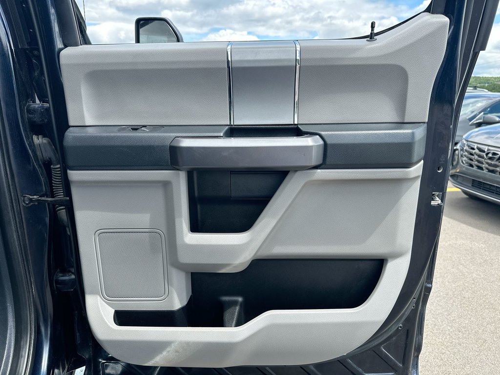 2022 Ford Super Duty F-250 SRW XLT | GAS  Roof | Cam | Bluetooth | Htd Sts | Aux in Saint John, New Brunswick - 41 - w1024h768px