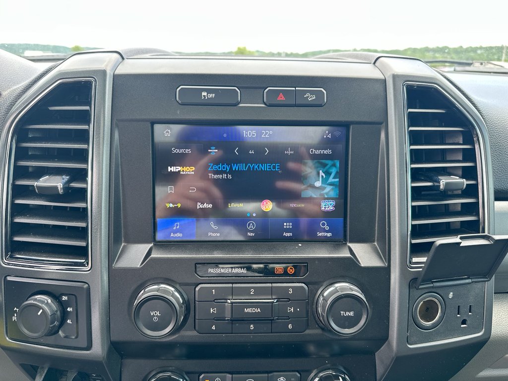 2022 Ford Super Duty F-250 SRW XLT | GAS  Roof | Cam | Bluetooth | Htd Sts | Aux in Saint John, New Brunswick - 25 - w1024h768px