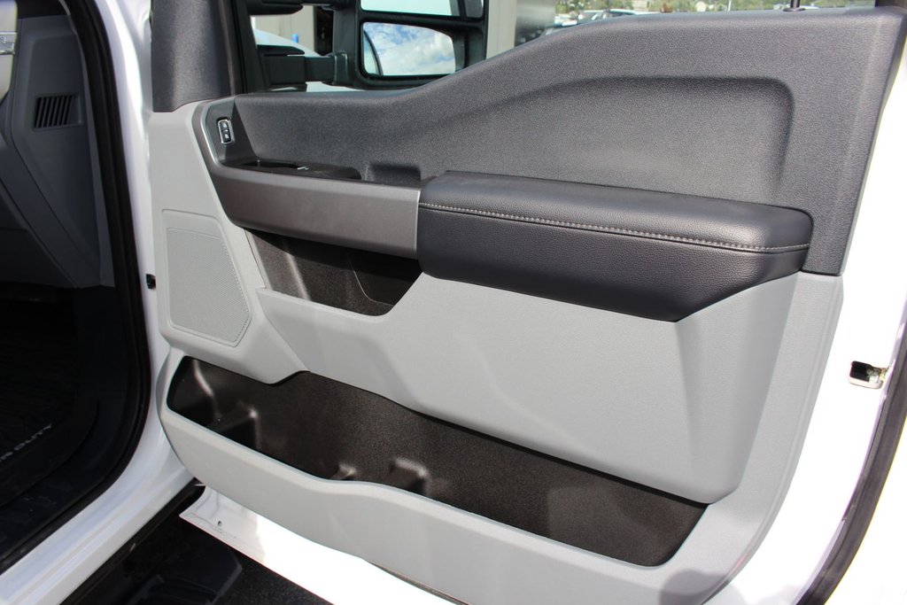 2025 Ford Super Duty F-250 SRW in Antigonish, Nova Scotia - 35 - w1024h768px