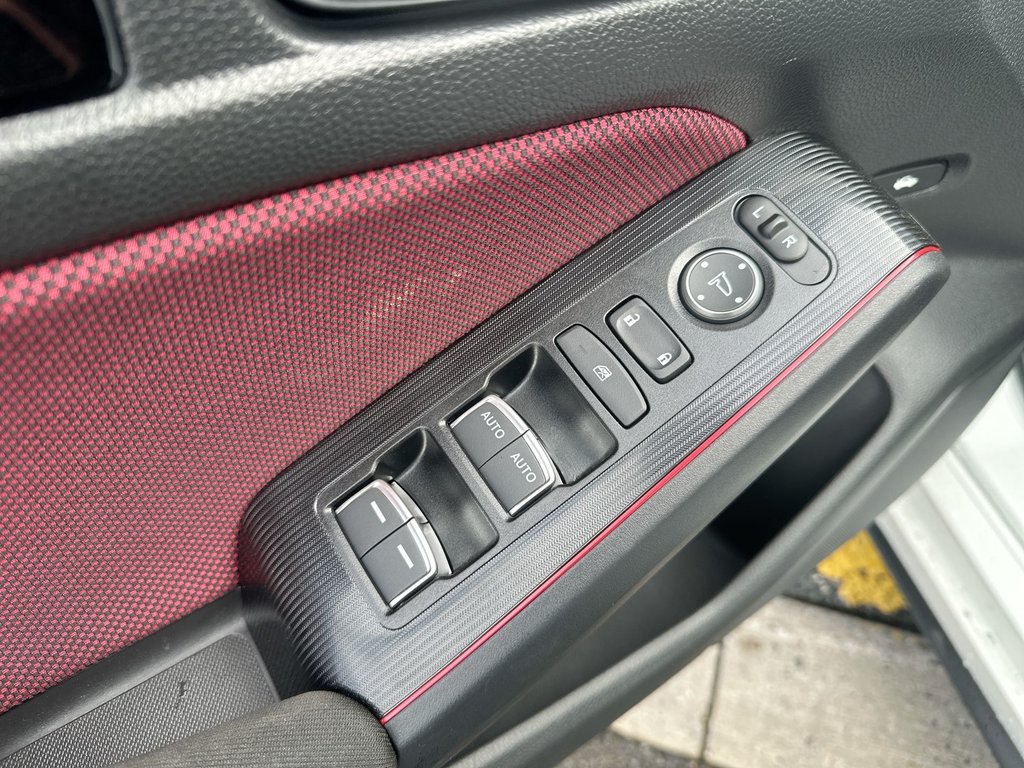 Honda Civic Si Sedan Roof | Cam | HtdSeat | USB |  Warranty to 2029 2025 à Saint John, Nouveau-Brunswick - 15 - w1024h768px