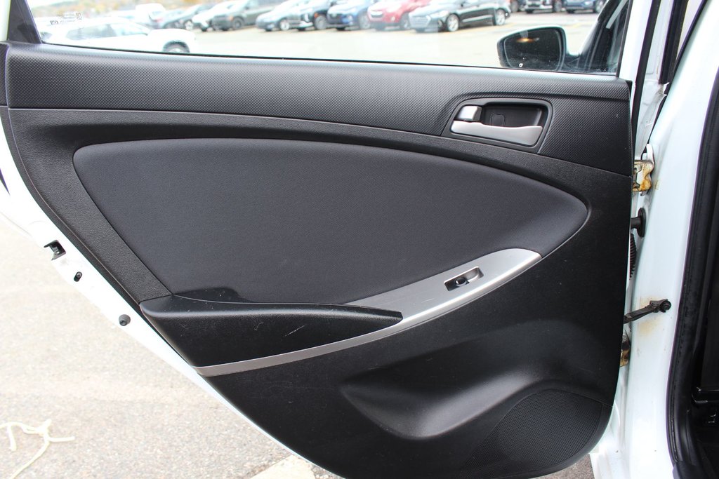 Hyundai ACCENT GL GL | USB | HtdSeats | Bluetooth | XM | Cruise 2015 à Saint John, Nouveau-Brunswick - 61 - w1024h768px