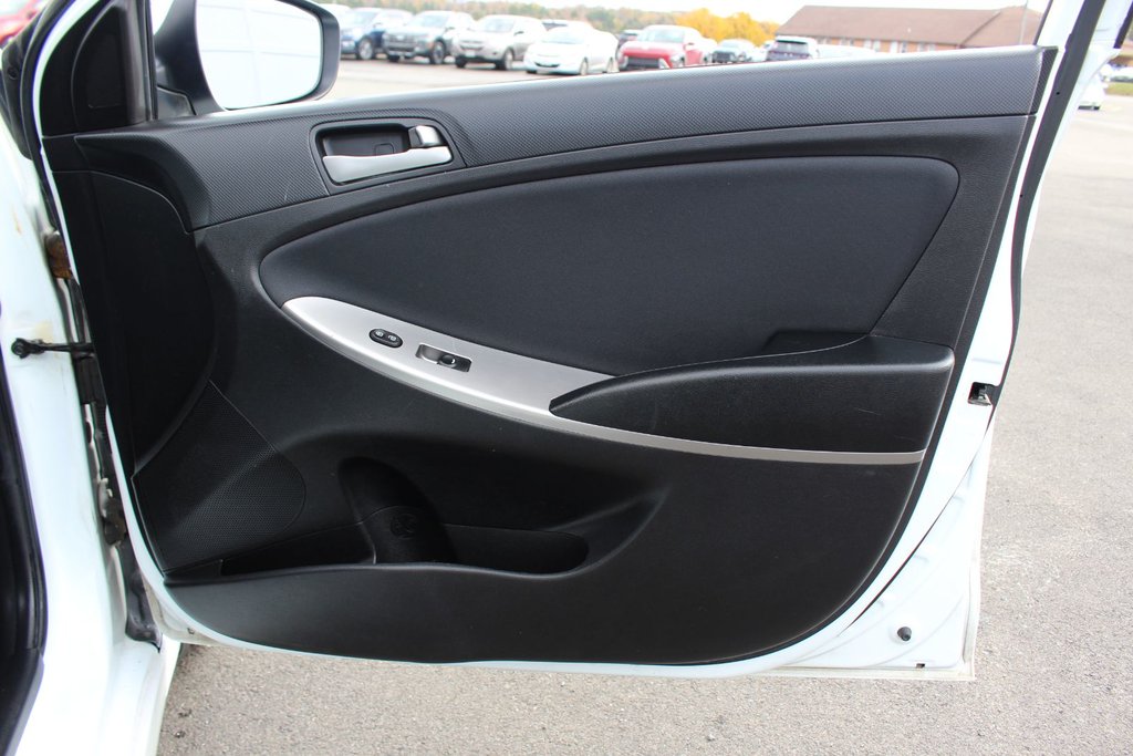 Hyundai ACCENT GL GL | USB | HtdSeats | Bluetooth | XM | Cruise 2015 à Saint John, Nouveau-Brunswick - 54 - w1024h768px