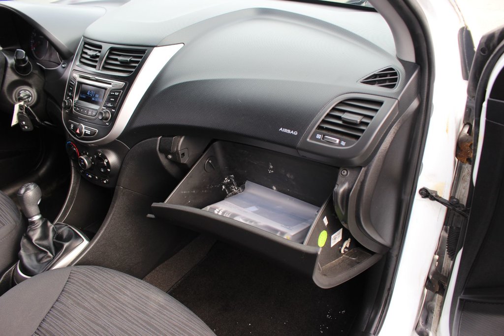 Hyundai ACCENT GL GL | USB | HtdSeats | Bluetooth | XM | Cruise 2015 à Saint John, Nouveau-Brunswick - 51 - w1024h768px