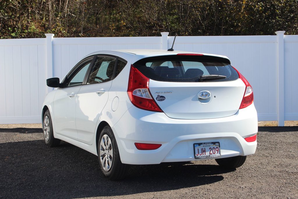 2015  Accent L | 6-Spd | 138hp | USB | CD | AM/FM | ABS in Saint John, New Brunswick - 5 - w1024h768px