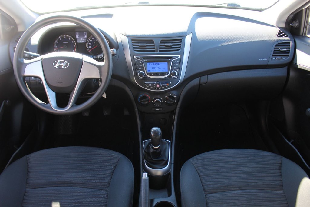 2015  Accent L | 6-Spd | 138hp | USB | CD | AM/FM | ABS in Saint John, New Brunswick - 15 - w1024h768px