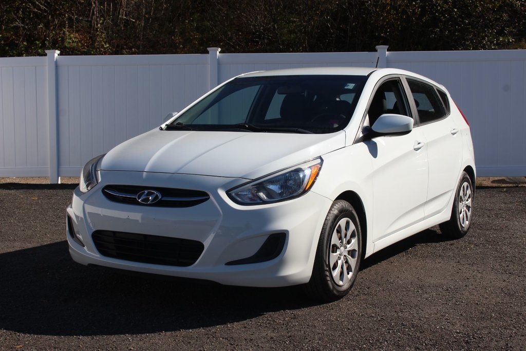 2015  Accent L | 6-Spd | 138hp | USB | CD | AM/FM | ABS in Saint John, New Brunswick - 3 - w1024h768px