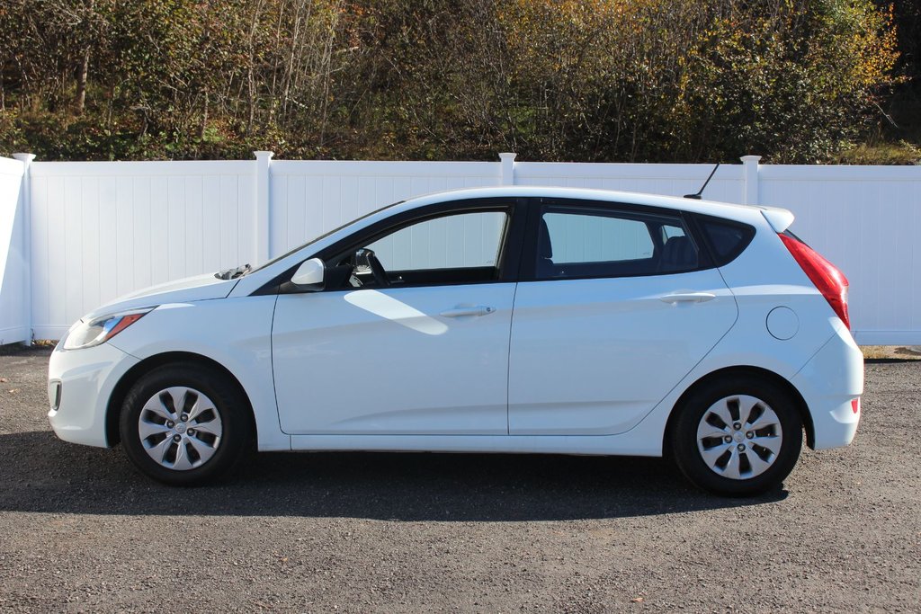 2015  Accent L | 6-Spd | 138hp | USB | CD | AM/FM | ABS in Saint John, New Brunswick - 4 - w1024h768px