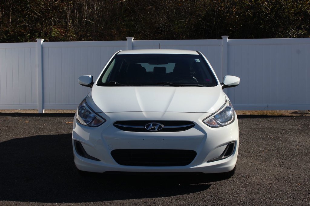 2015  Accent L | 6-Spd | 138hp | USB | CD | AM/FM | ABS in Saint John, New Brunswick - 2 - w1024h768px