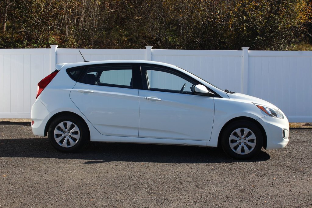 2015  Accent L | 6-Spd | 138hp | USB | CD | AM/FM | ABS in Saint John, New Brunswick - 8 - w1024h768px