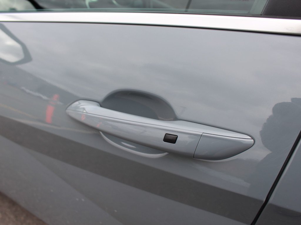 2021 Hyundai Elantra Hybrid Ultimate | Roof | HtdSeats | Warranty to 2029 in Saint John, New Brunswick - 12 - w1024h768px