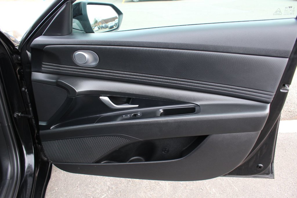 2022 Hyundai Elantra Hybrid Preferred | HtdSeat | Cam | USB | Warranty to 2030 in Saint John, New Brunswick - 41 - w1024h768px