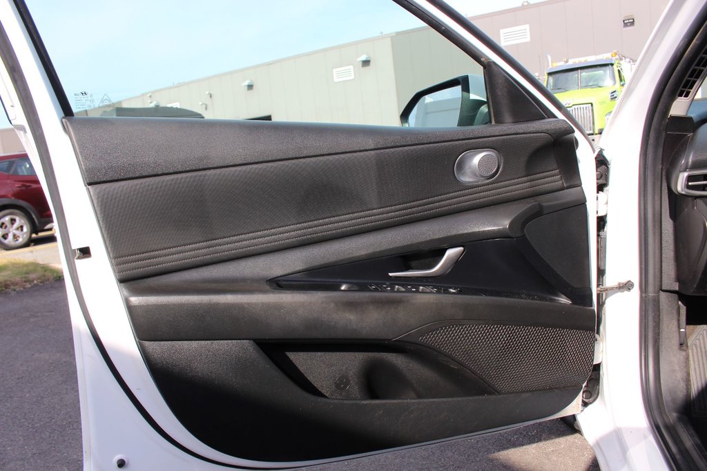 2022 Hyundai Elantra Hybrid Preferred | HtdSeats | Cam | Warranty to 2029 in Saint John, New Brunswick - 36 - w1024h768px