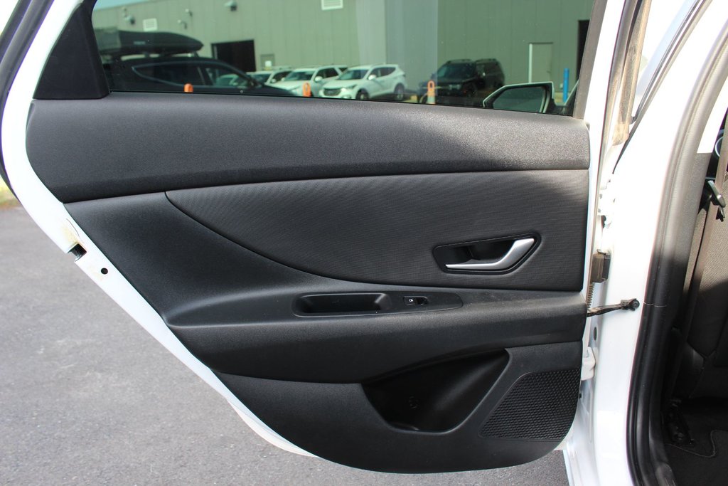 2022 Hyundai Elantra Hybrid Preferred | HtdSeats | Cam | Warranty to 2029 in Saint John, New Brunswick - 46 - w1024h768px