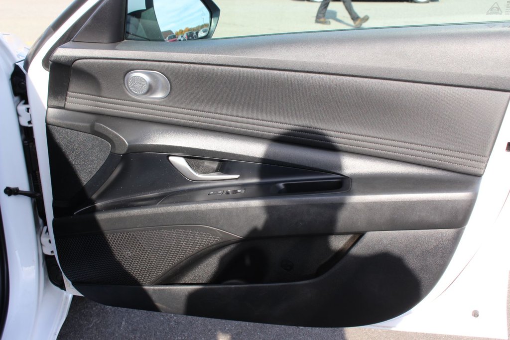 2022 Hyundai Elantra Hybrid Preferred | HtdSeats | Cam | Warranty to 2029 in Saint John, New Brunswick - 33 - w1024h768px