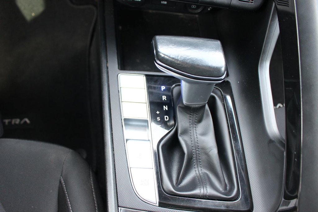 2022 Hyundai Elantra Hybrid Preferred | HtdSeats | Cam | Warranty to 2029 in Saint John, New Brunswick - 38 - w1024h768px