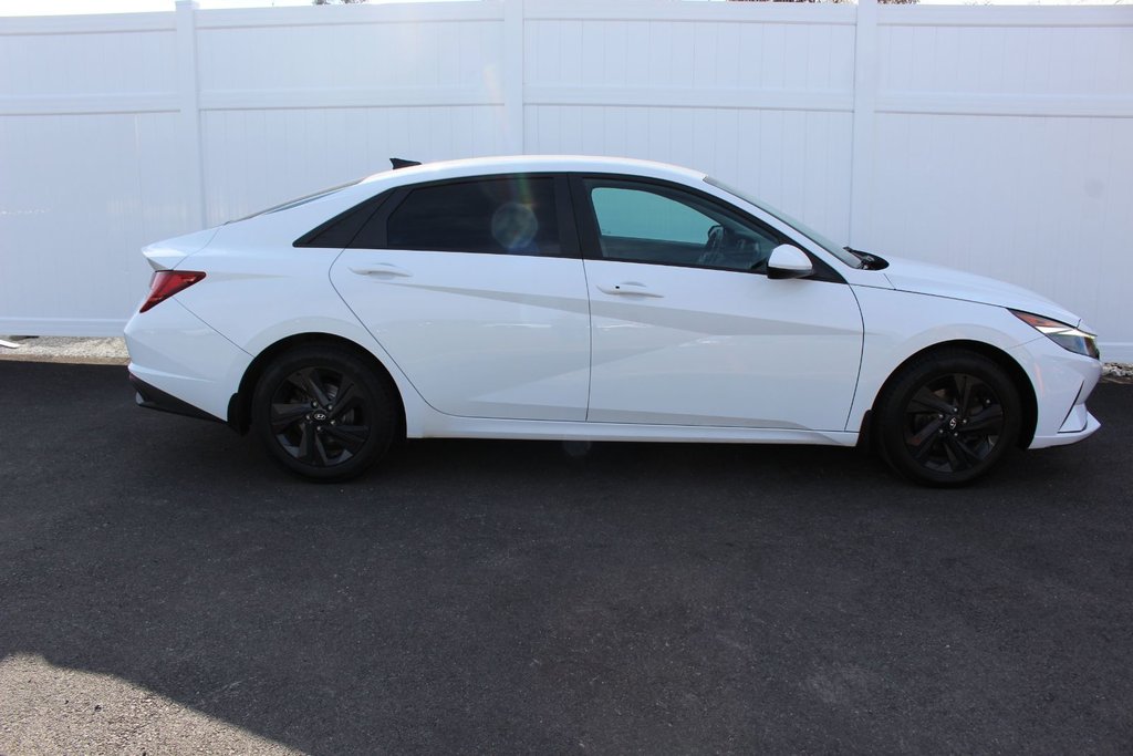 2022 Hyundai Elantra Hybrid Preferred | HtdSeats | Cam | Warranty to 2029 in Saint John, New Brunswick - 8 - w1024h768px