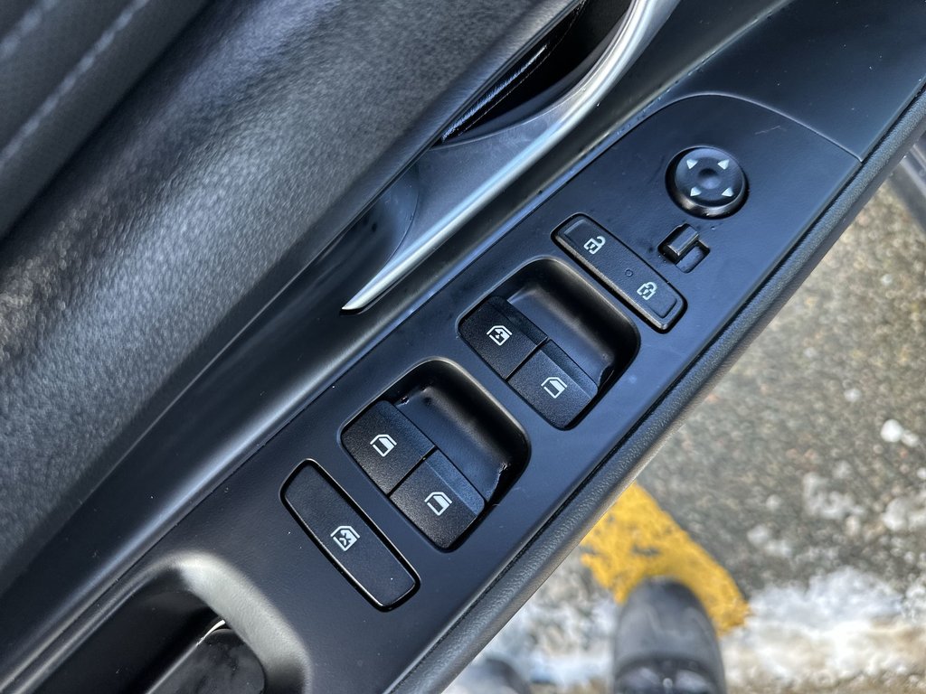 2022 Hyundai Elantra Hybrid in Antigonish, Nova Scotia - 15 - w1024h768px