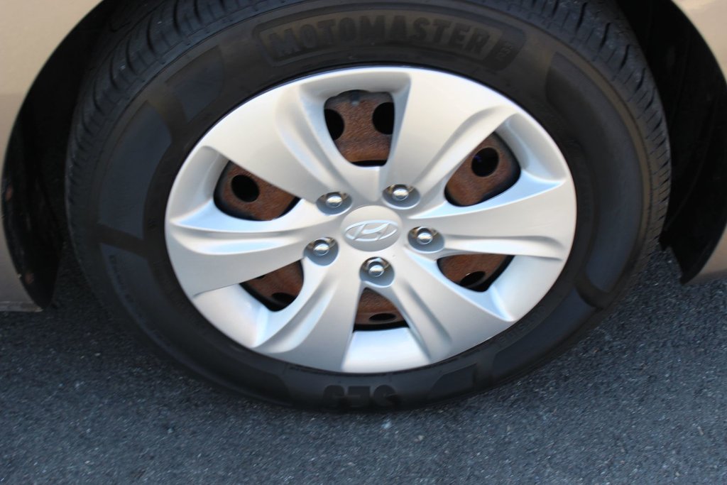 2015 Hyundai Elantra L | 6-Spd | Tilt | Aux | USB | TractionControl in Saint John, New Brunswick - 9 - w1024h768px