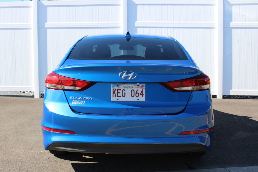 Hyundai Elantra GLS | SunRoof | HtdSeats | Cam | Bluetooth | Aux 2017 à Saint John, Nouveau-Brunswick - 8 - w1024h768px