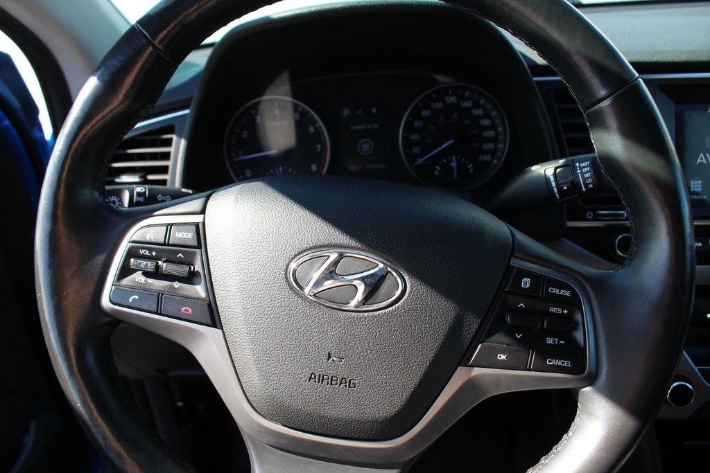 Hyundai Elantra GLS | SunRoof | HtdSeats | Cam | Bluetooth | Aux 2017 à Saint John, Nouveau-Brunswick - 13 - w1024h768px