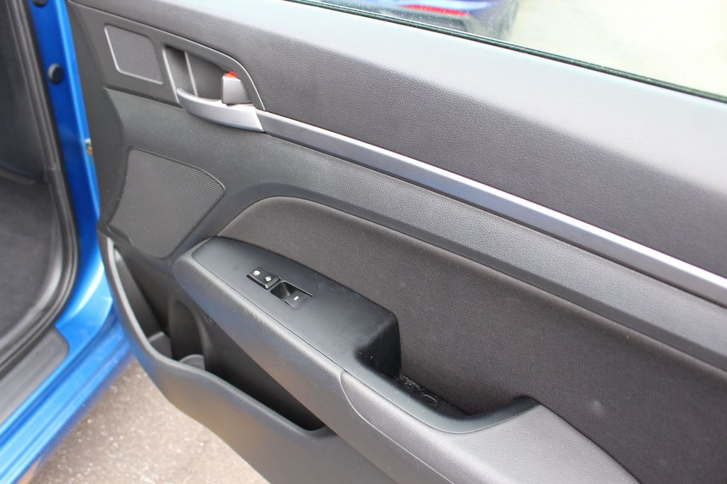 Hyundai Elantra GLS | SunRoof | HtdSeats | Cam | Bluetooth | Aux 2017 à Saint John, Nouveau-Brunswick - 42 - w1024h768px