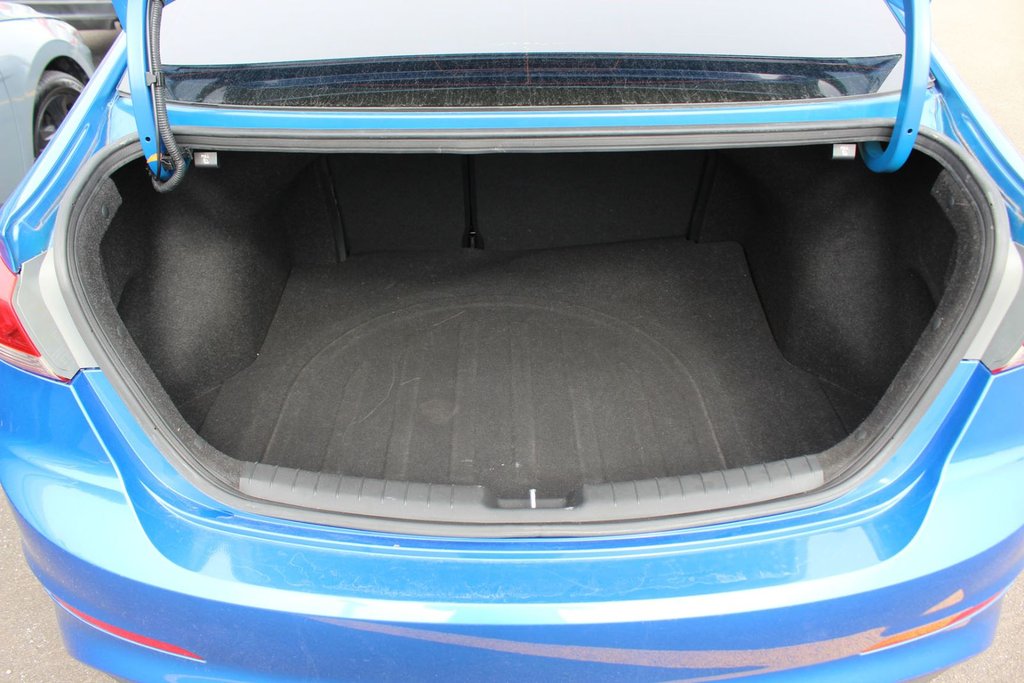 Hyundai Elantra GLS | SunRoof | HtdSeats | Cam | Bluetooth | Aux 2017 à Saint John, Nouveau-Brunswick - 37 - w1024h768px