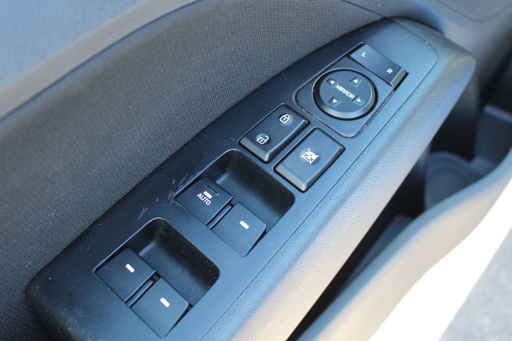 Hyundai Elantra GLS | SunRoof | HtdSeats | Cam | Bluetooth | Aux 2017 à Saint John, Nouveau-Brunswick - 10 - w1024h768px