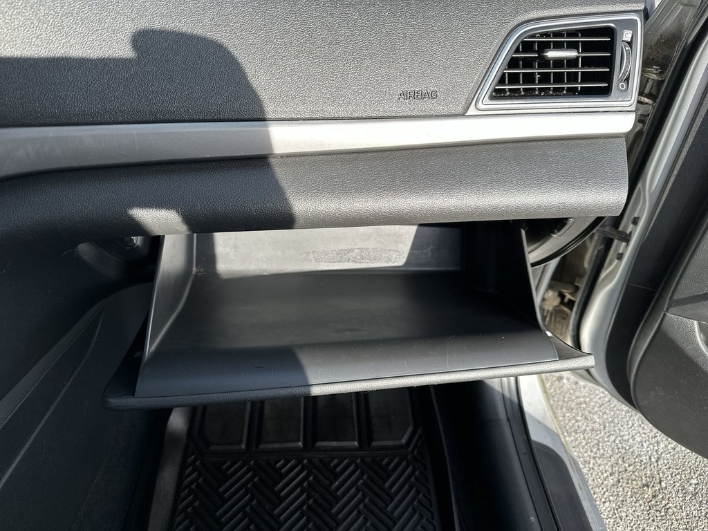 2017 Hyundai Elantra in Antigonish, Nova Scotia - 43 - w1024h768px