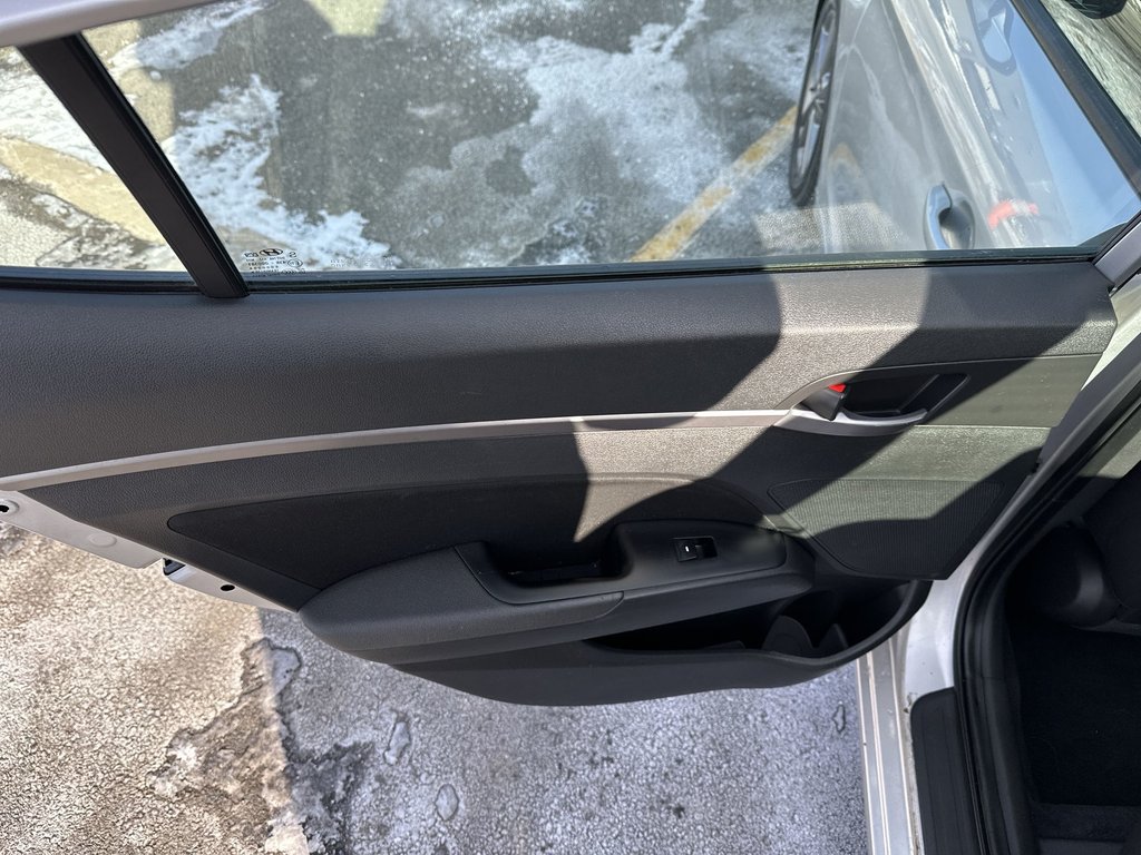 2017 Hyundai Elantra in Antigonish, Nova Scotia - 35 - w1024h768px