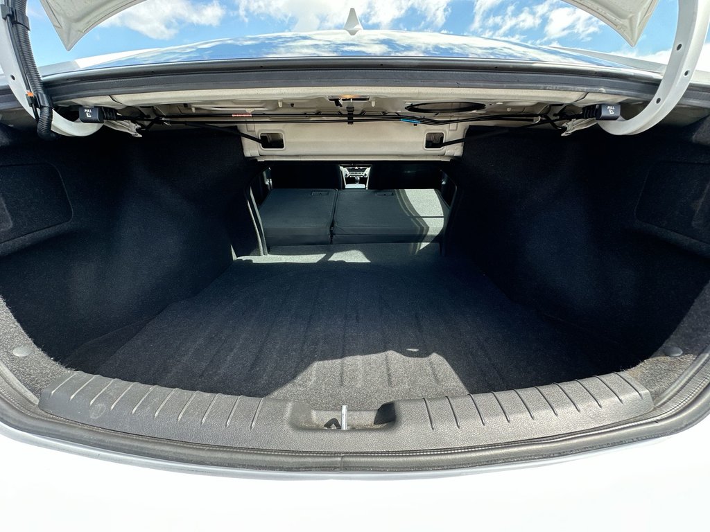 2017 Hyundai ELANTRA GLS | Roof | | HtdSeats | Bluetooth | Aux | USB in Saint John, New Brunswick - 37 - w1024h768px