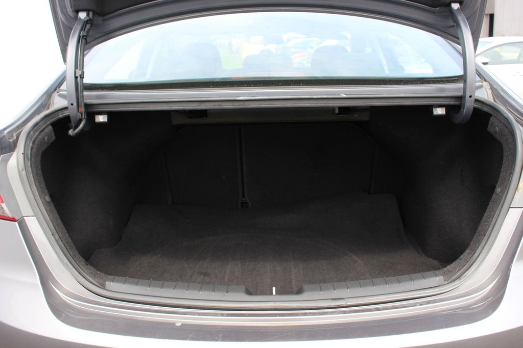 2018 Hyundai Elantra LE | USB | HtdSeats | Bluetooth | Keyless | Cruise in Saint John, New Brunswick - 34 - w1024h768px