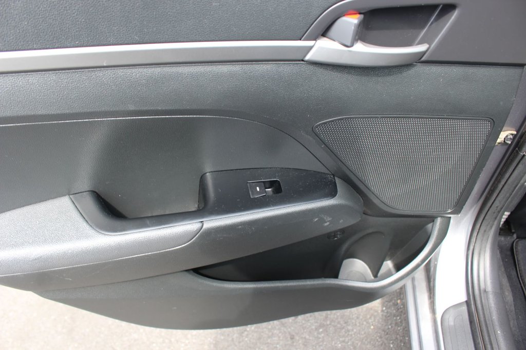 2018 Hyundai Elantra LE | USB | HtdSeats | Bluetooth | Keyless | Cruise in Saint John, New Brunswick - 33 - w1024h768px