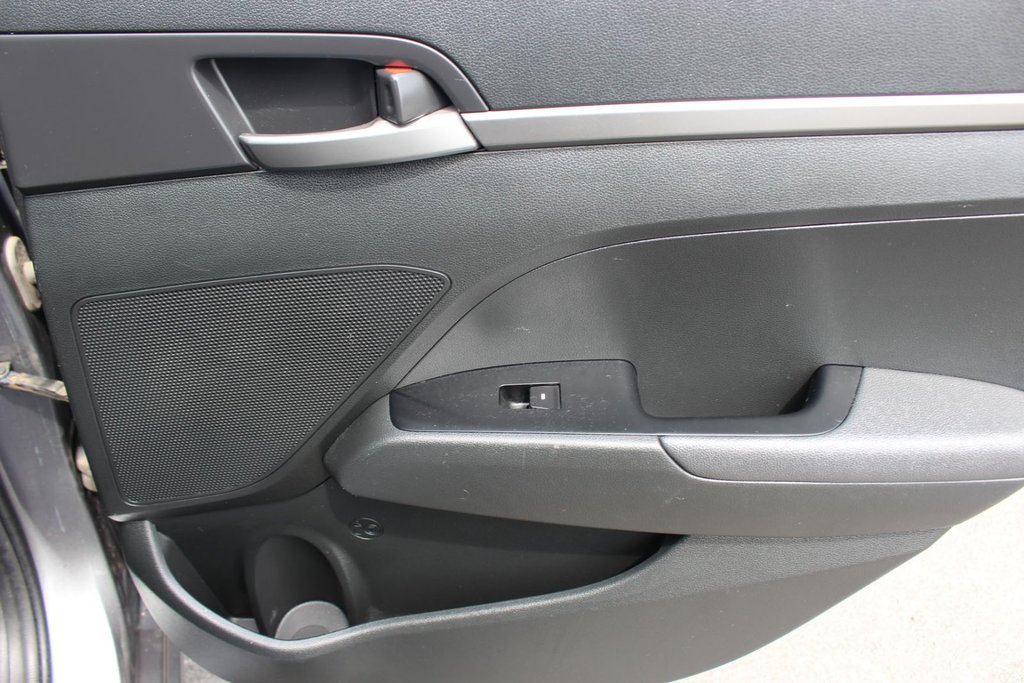2018 Hyundai Elantra LE | USB | HtdSeats | Bluetooth | Keyless | Cruise in Saint John, New Brunswick - 40 - w1024h768px