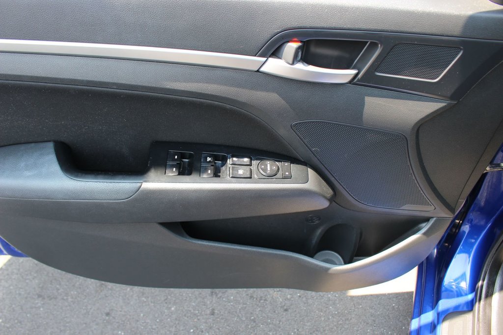 2019 Hyundai Elantra Preferred | Roof | Cam | USB | HtdWheel | XM in Saint John, New Brunswick - 14 - w1024h768px