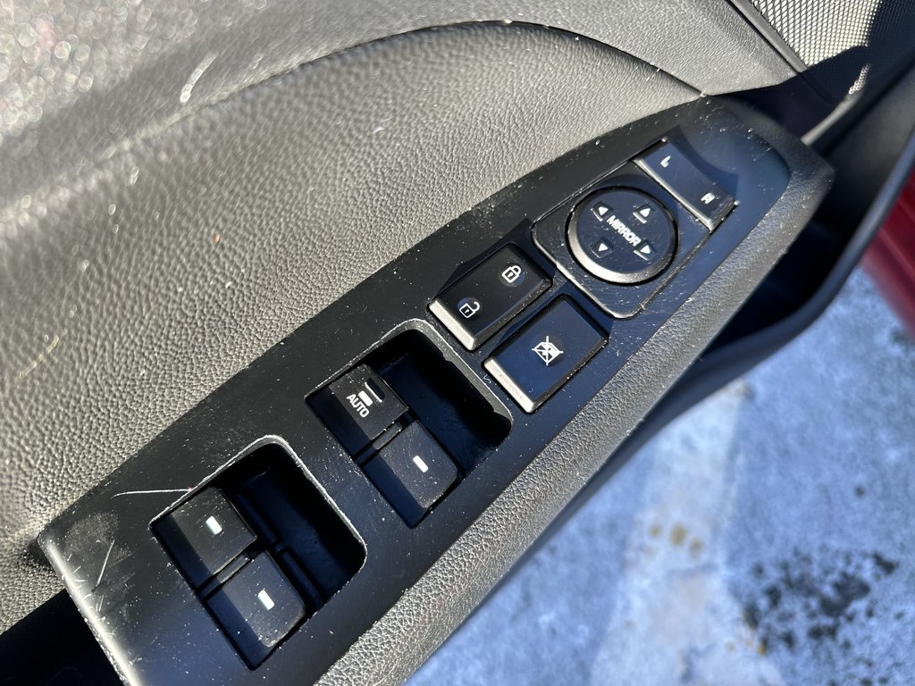 2019 Hyundai Elantra Luxury | Roof | Cam | HtdSeat | Lthr | Bluetooth in Saint John, New Brunswick - 15 - w1024h768px