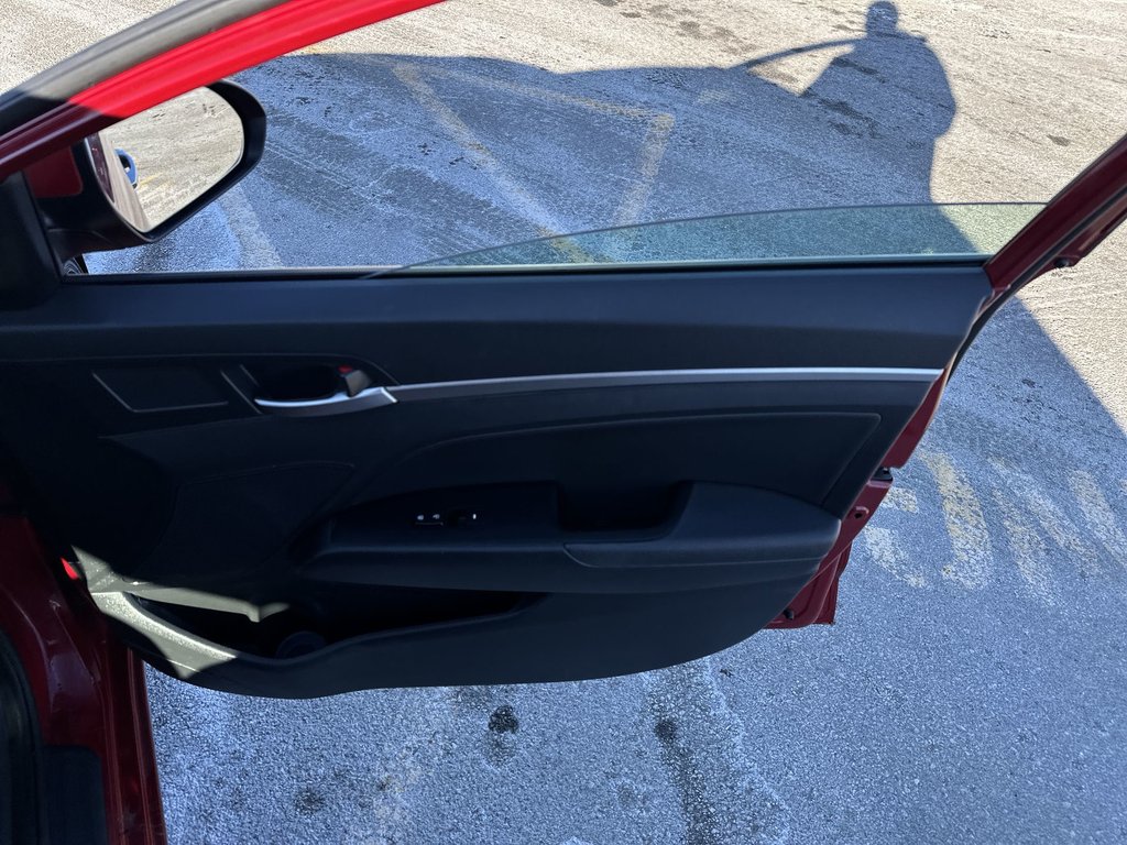 2019 Hyundai Elantra Luxury | Roof | Cam | HtdSeat | Lthr | Bluetooth in Saint John, New Brunswick - 46 - w1024h768px