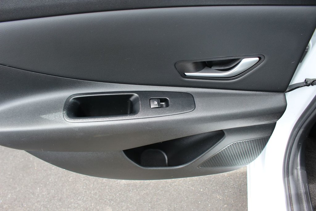 2021 Hyundai Elantra Preferred | HtdSeat | Cam | Aux | Warranty to 2026 in Saint John, New Brunswick - 32 - w1024h768px